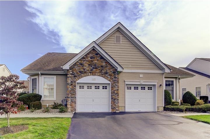 L Front Locust Hill