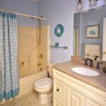 RENAISSANCE.MORGAN.Creek.hallbath